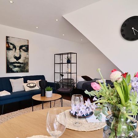 Sunset Apartment: Free Parking + Balcony + Netflix Essen Bagian luar foto