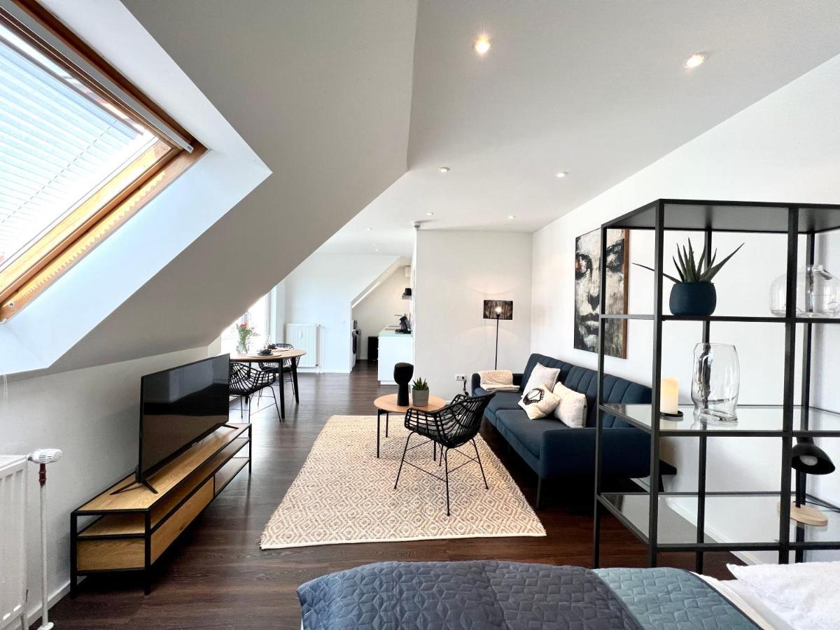 Sunset Apartment: Free Parking + Balcony + Netflix Essen Bagian luar foto