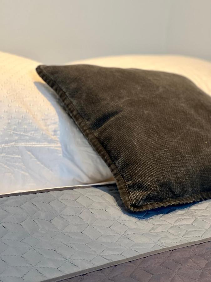 Sunset Apartment: Free Parking + Balcony + Netflix Essen Bagian luar foto