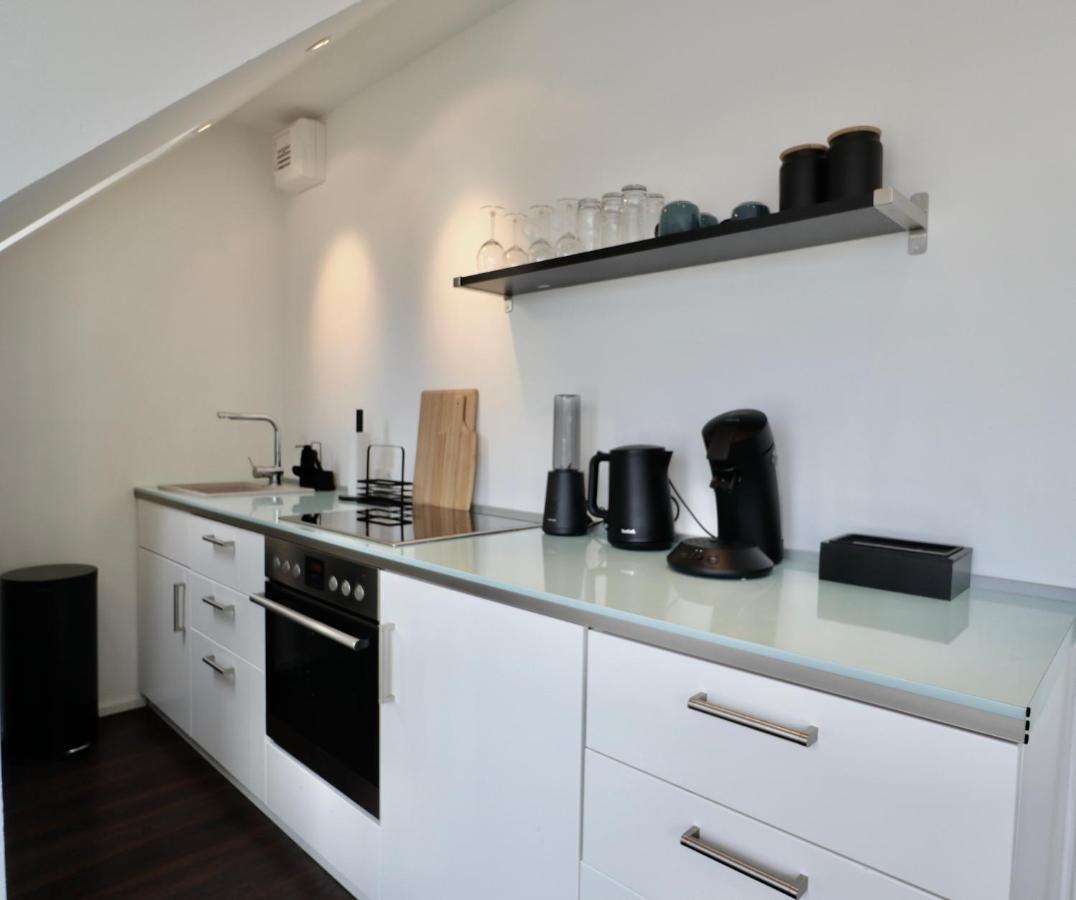 Sunset Apartment: Free Parking + Balcony + Netflix Essen Bagian luar foto