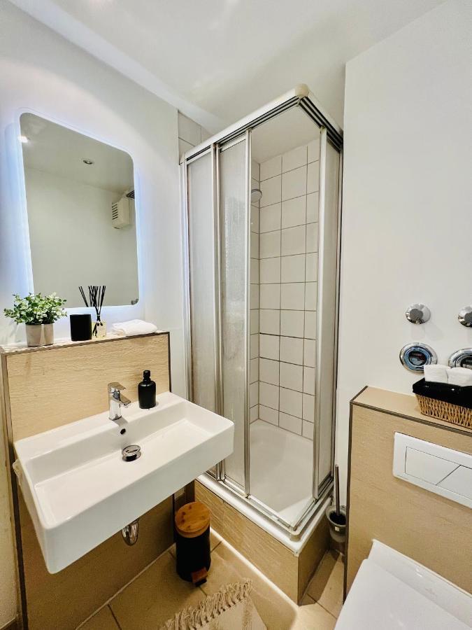 Sunset Apartment: Free Parking + Balcony + Netflix Essen Bagian luar foto