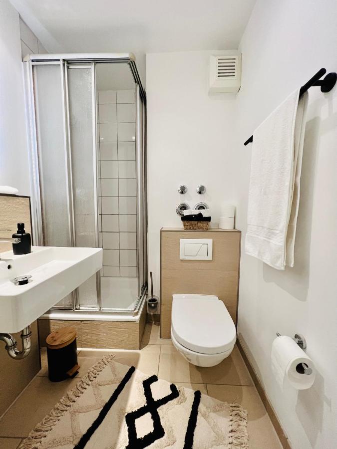 Sunset Apartment: Free Parking + Balcony + Netflix Essen Bagian luar foto